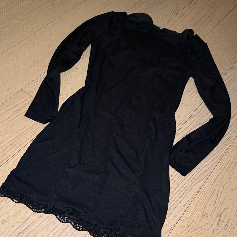 Black Square Neck Lace Slit Long Sleeve Dress